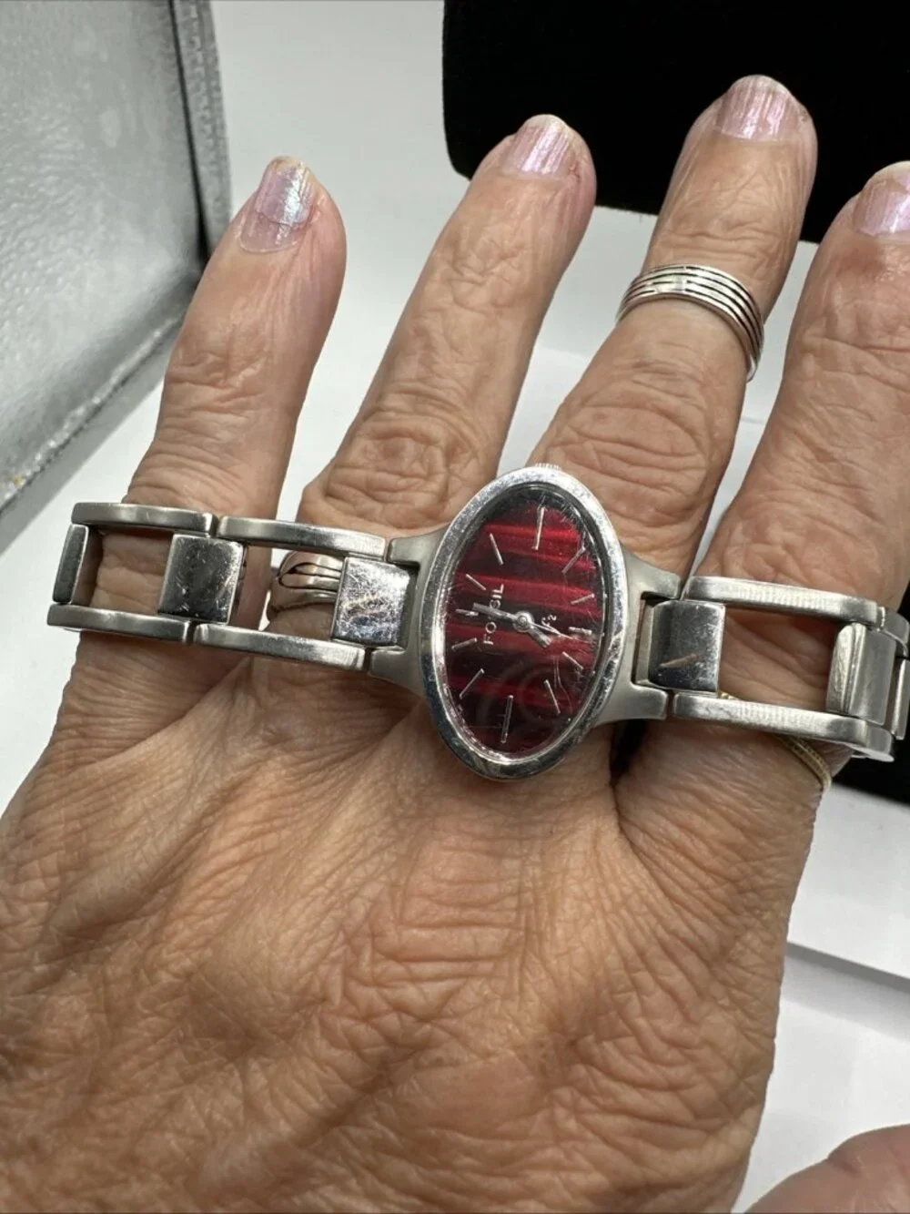 Fossil F2 women's wristwatch silver tone horizontal oval Face Red 7.25”  READ!